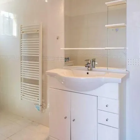 Sleeps 6 Pool Wifi Villa