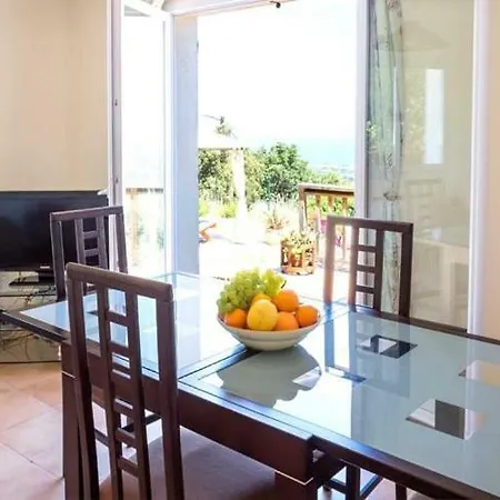 Villa Sleeps 6 Pool Wifi *