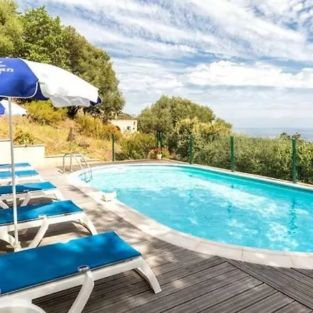 Villa Sleeps 6 Pool Wifi